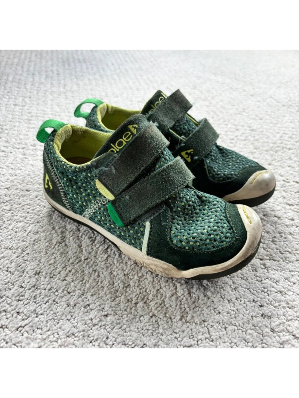 Plae green ty sneakers